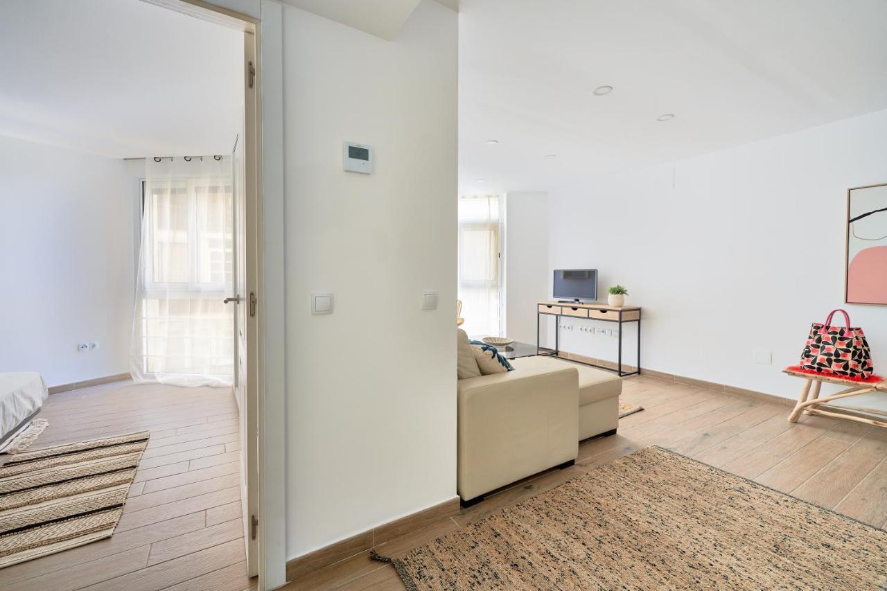 Apartamento En Primera Linea De Playa En La Malagueta Malaga Exterior photo